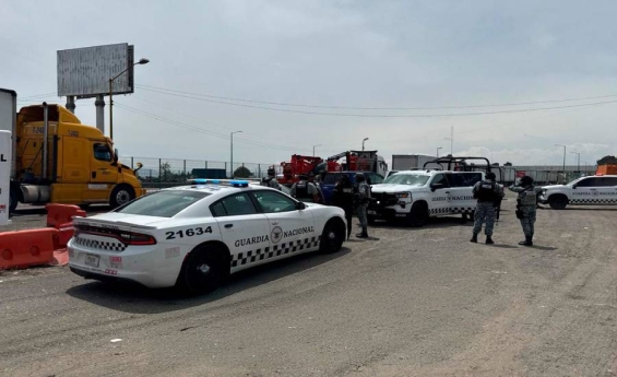 Detienen a dos y aseguraron un vehículo con reporte de robo en el municipio de Esperanza.