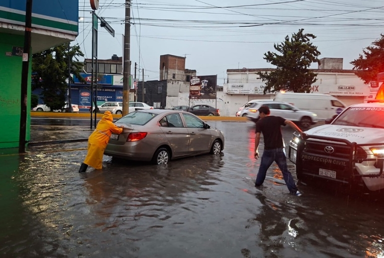 Protección Civil reporta daños tras intensa lluvia en Puebla capital y Huehuetla