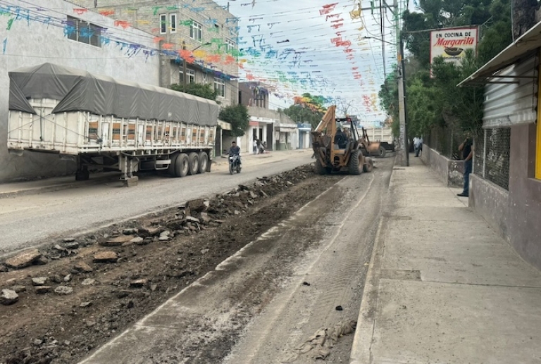 Interviene Gobierno del Estado tramo carretero San Diego Chalma - Santa Cruz Acapa en Tehuacán