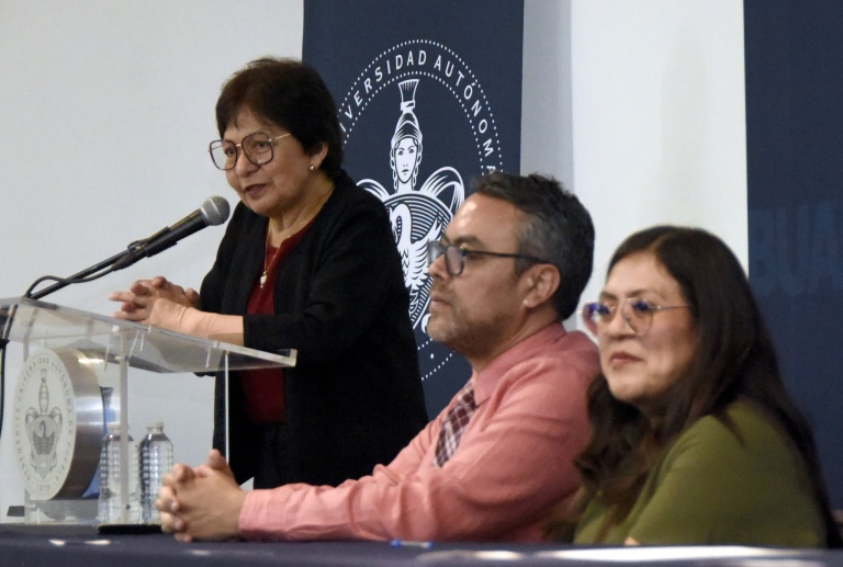 Encabeza rectora de la BUAP Lilia Cedillo graduación de la Maestría en Comunicación