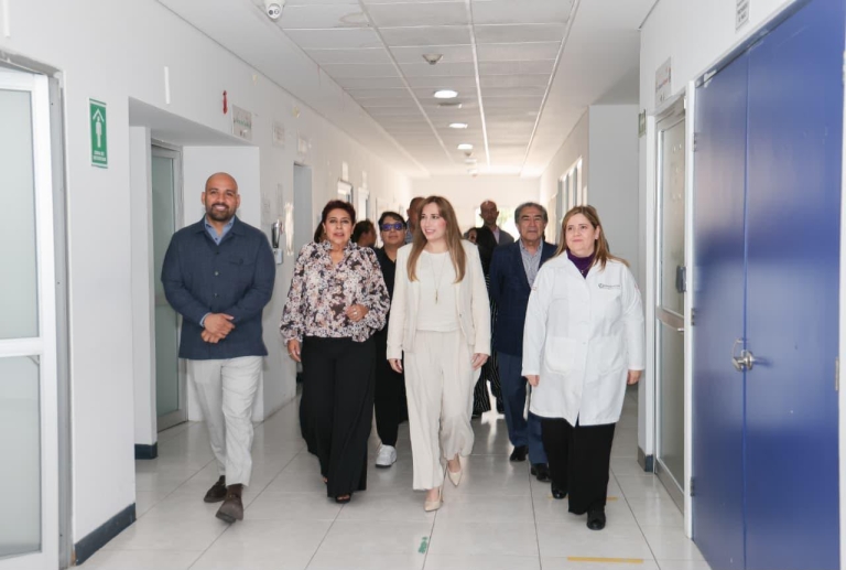 Salud y compromiso: Ceci Arellano entrega insumos al Hospital De Niñez Poblana