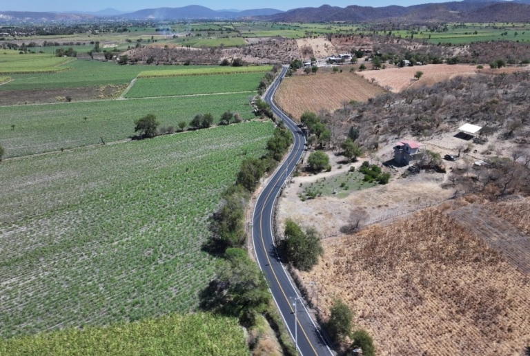 Transforma gobierno estatal conectividad regional mediante recuperación carretera en la Mixteca