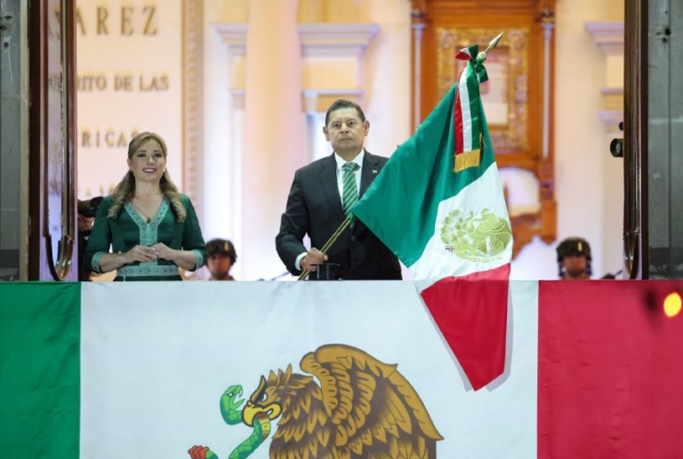 Armenta Mier honra a heroínas y madres buscadoras en el Grito de Independencia