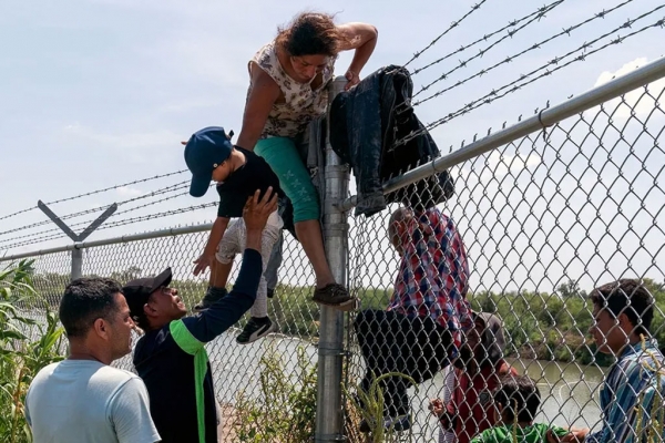 Suspende Corte de Apelaciones ley antiinmigrante de Texas