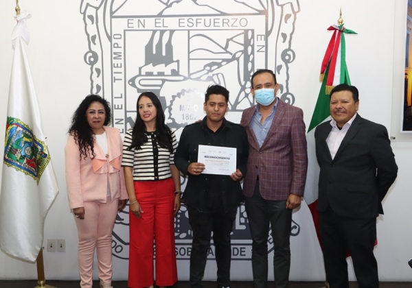 Entrega Voluntariado del Congreso del Estado reconocimientos a alumnos del Instituto de Artes Visuales