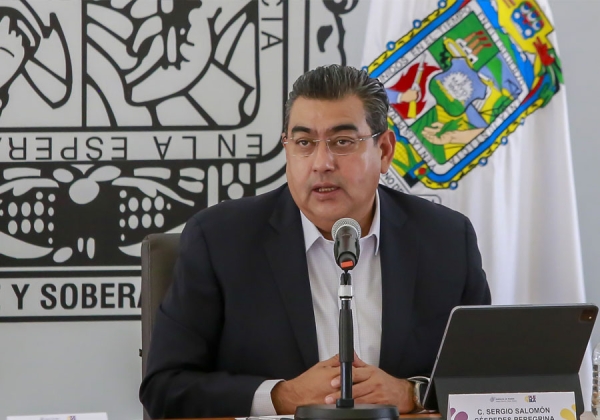 Llama Sergio Salomón a la sociedad a respetar la vida de las mujeres