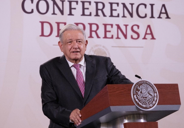 Garantiza AMLO piso parejo en el proceso electoral