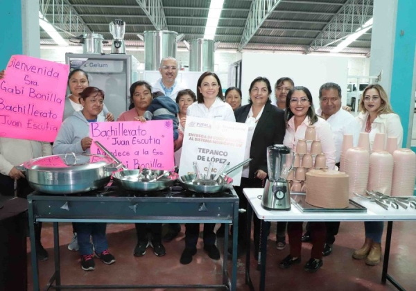Entrega Gaby Bonilla equipamiento en región de Tehuacán