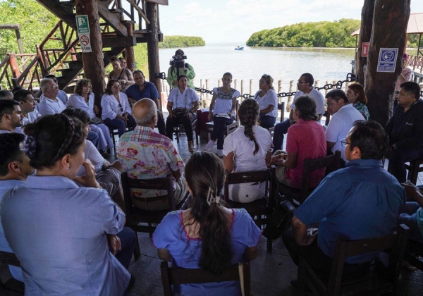 Sheinbaum se reúne con artistas, líderes sindicales y ambientalistas de Ciudad del Carmen