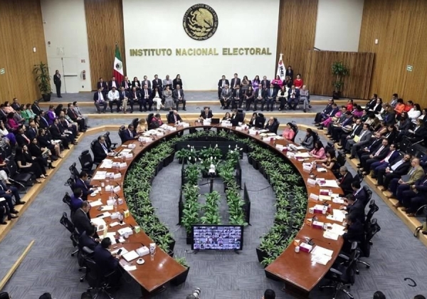 Ante resistencia de partidos, INE pospone discusión sobre paridad de género en gubernaturas