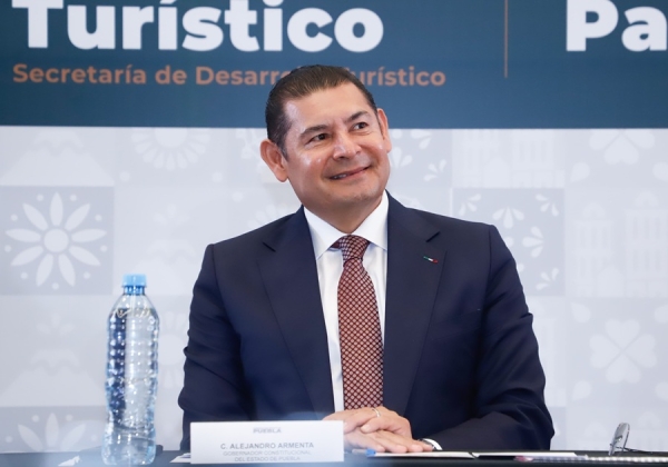 Presenta  Alejandro Armenta el cartel del Palenque de la Feria de Puebla 2025