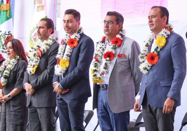 Asiste el gobernador Sergio Salomón al segundo informe de gobierno del alcalde del municipio de Cuyuaco Iván Conrado Camacho Romero