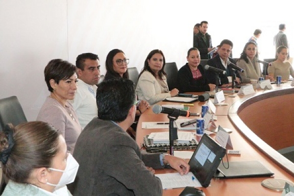Llama Medio Ambiente a alcaldes a defender recursos naturales