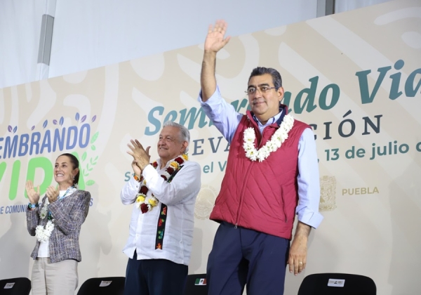Realizan gira de trabajo por Puebla AMLO y Claudia Sheinbaum; garantizan continuidad de programas sociales