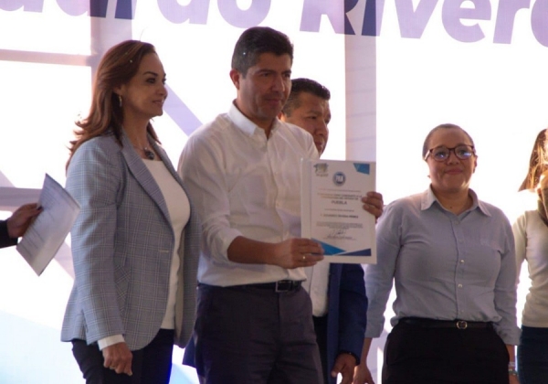 Acción Nacional entregó en acto solemne la constancia de designación a Eduardo Rivera, como virtual candidato oficial a la gubernatura del Estado de Puebla