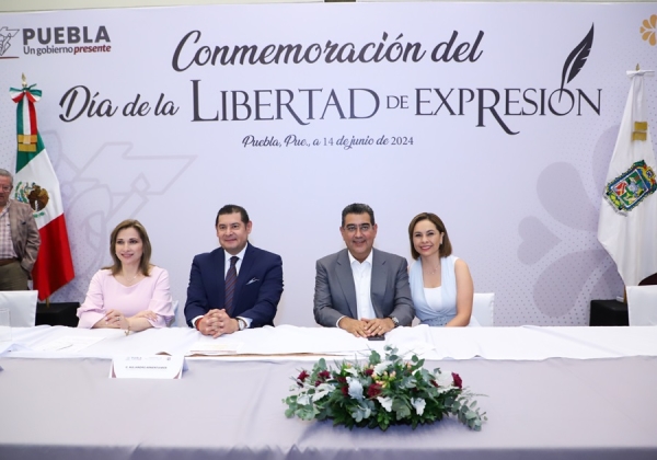 Reconocen Sergio Salomón y Alejandro Armenta papel de periodistas en Puebla