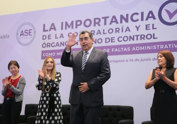 Llama Sergio Salomón a alcaldes a fortalecer sus órganos internos de control