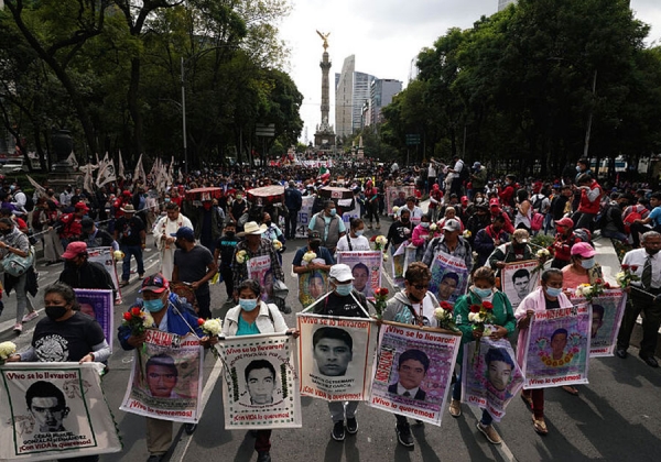Reafirma Gobierno de México compromiso para atender a madres y padres de Ayotzinapa