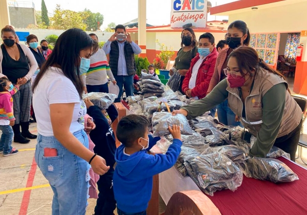 Continúa SEDIF entrega de uniformes escolares al interior del estado