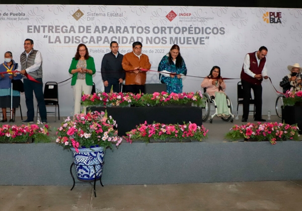 Entrega SEDIF aparatos ortopédicos a personas con discapacidad del interior del estado