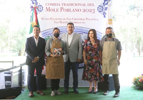 Cuenta sector restaurantero en Puebla con apoyo total del gobierno estatal: Sergio Salomón