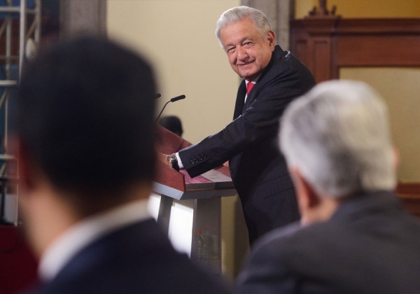 Destaca AMLO rescate a la industria eléctrica