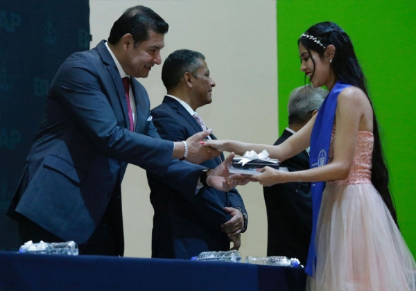 El futuro de Puebla está en las juventudes con conciencia crítica: Armenta
