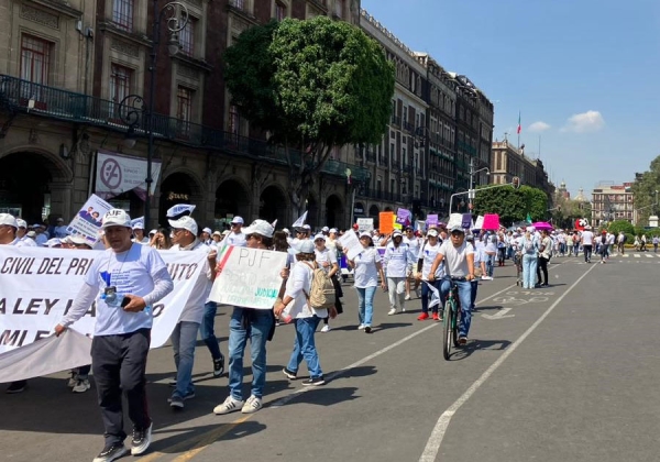 Marchan trabajadores del Poder Judicial contra extinción de fideicomisos