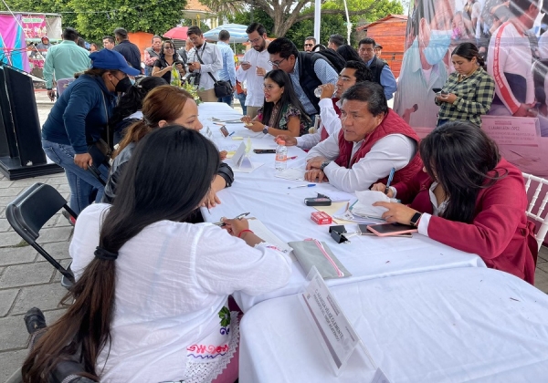 En Acatzingo, INDEP y SEGOB entregan extracto de Ley de Educación en Sistema Braille