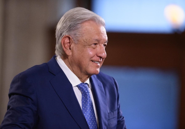 Bromea AMLO con Biden sobre endurecer visa a estadounidenses que viajen a México
