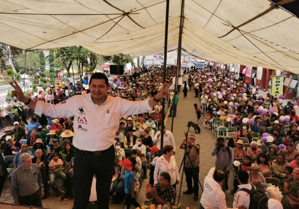Más de 5 mil personas en Palmar de Bravo reciben al senador Armenta