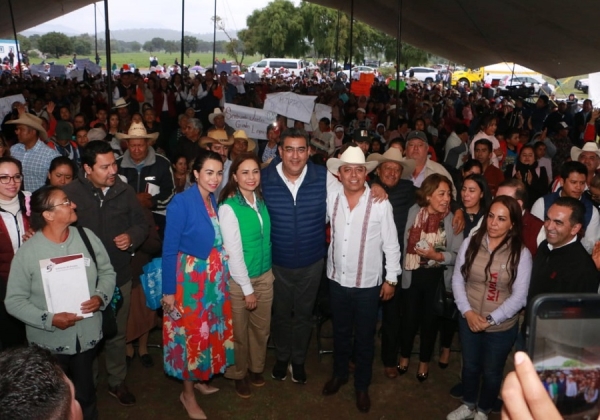 Con conservación de carretera, gobierno estatal mejora la movilidad en la Sierra Nororiental