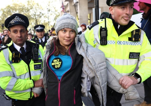 Detienen a Greta Thunberg en Londres durante manifestación contra la industria de petróleo y gas