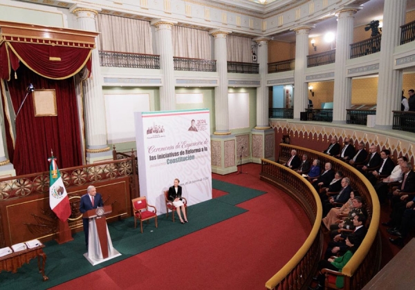 Presidente presenta 20 reformas a la Constitución
