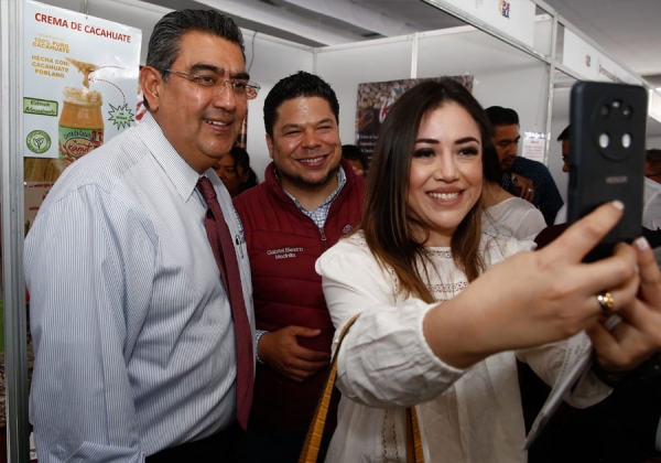Promueve gobierno de Puebla iniciativas para fortalecer empoderamiento económico de mujeres: Sergio Salomón