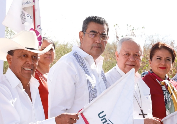 En Tleotlalco, inicia Sergio Salomón trabajos de construcción de la carretera Axochiapan – Huachinantla