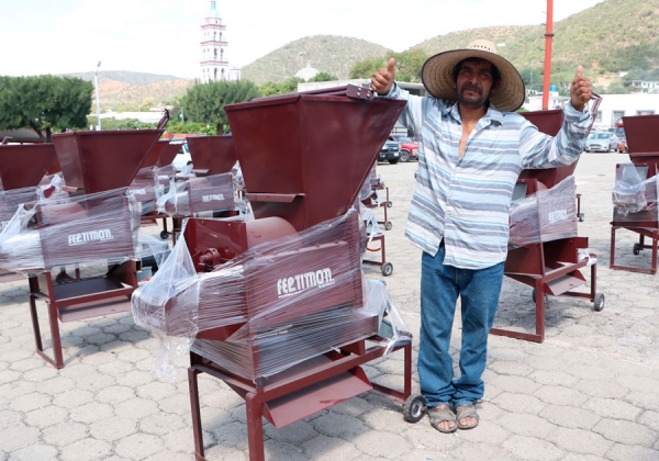 Con maquinaria, SDR apoya a 268 productores de la Mixteca y zona oriental