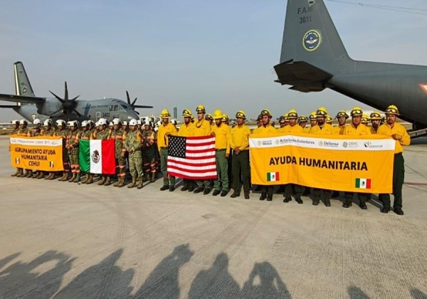 Gobierno de México recibe con honores al agrupamiento CEHUI