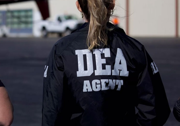 Informante clave en juicio federal revela casos de corrupción en la DEA