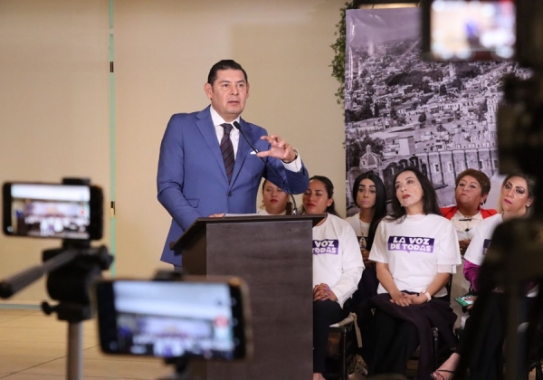Alejandro Armenta escucha &quot;La Voz de Todas&quot;: herramienta de impulso en Puebla