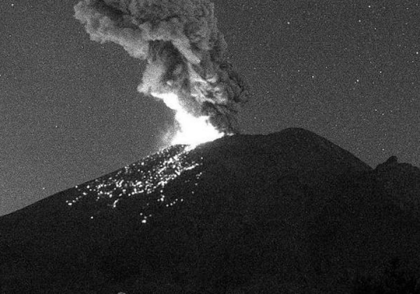 Expulsa Popocatépetl material incandescente y ceniza, sin repercusiones: Segob