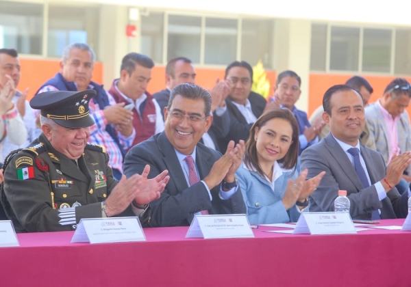 Trabajo en equipo entre docentes y padres de familia, esencial para éxito académico de estudiantes: Sergio Salomón