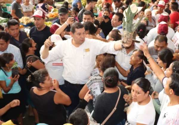 En apoyo a comerciantes del Estado y por amor a Puebla, Armenta impulsará paneles solares en tianguis y mercados