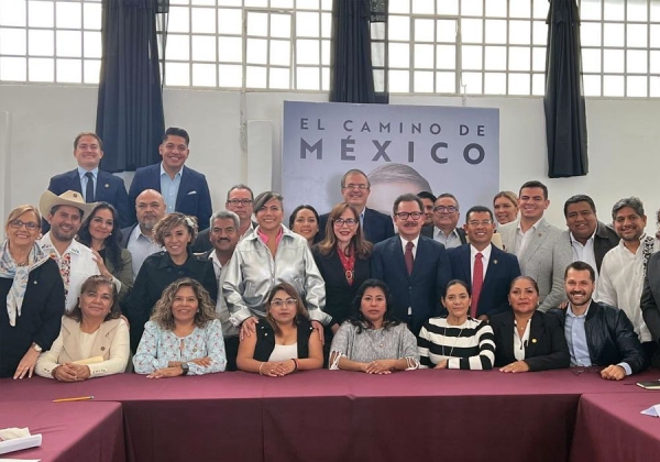 Marcelo Ebrard se reúne con legisladores de Morena