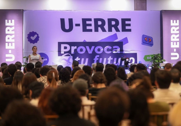 Claudia Sheinbaum sostuvo un encuentro con jóvenes universitarios de Nuevo León