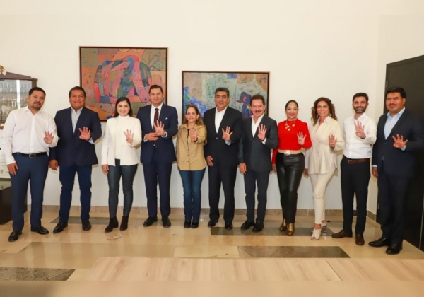 Encabeza Sergio Salomón encuentro en favor de la unidad por Puebla 