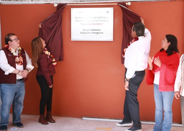 Gobierno de Sergio Salomón hace equipo con la sociedad; entrega obras educativas en Xoxtla