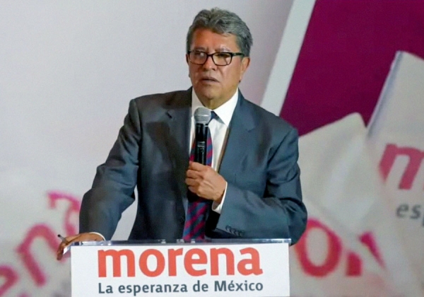 Monreal se baja de la contienda por la jefatura de Gobierno