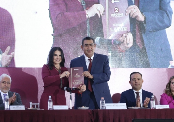 Acude Sergio Salomón a segundo informe de gobierno de Norma Layón, alcaldesa de San Martín Texmelucan