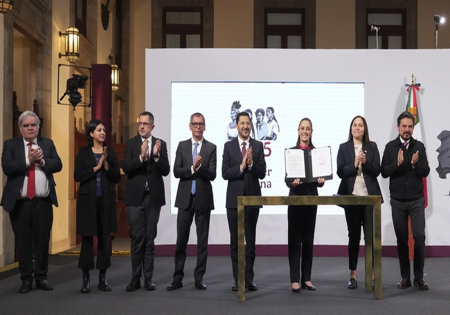 De las 400 mil personas beneficiadas, 240 mil son maestras y maestros que recibirán congelamientos